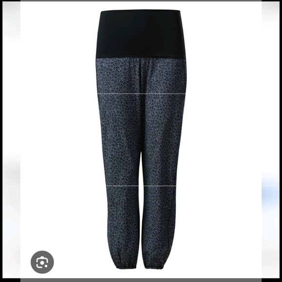 Lululemon LoBlack and Gray Patterned Bottoms - Picture 1 of 3